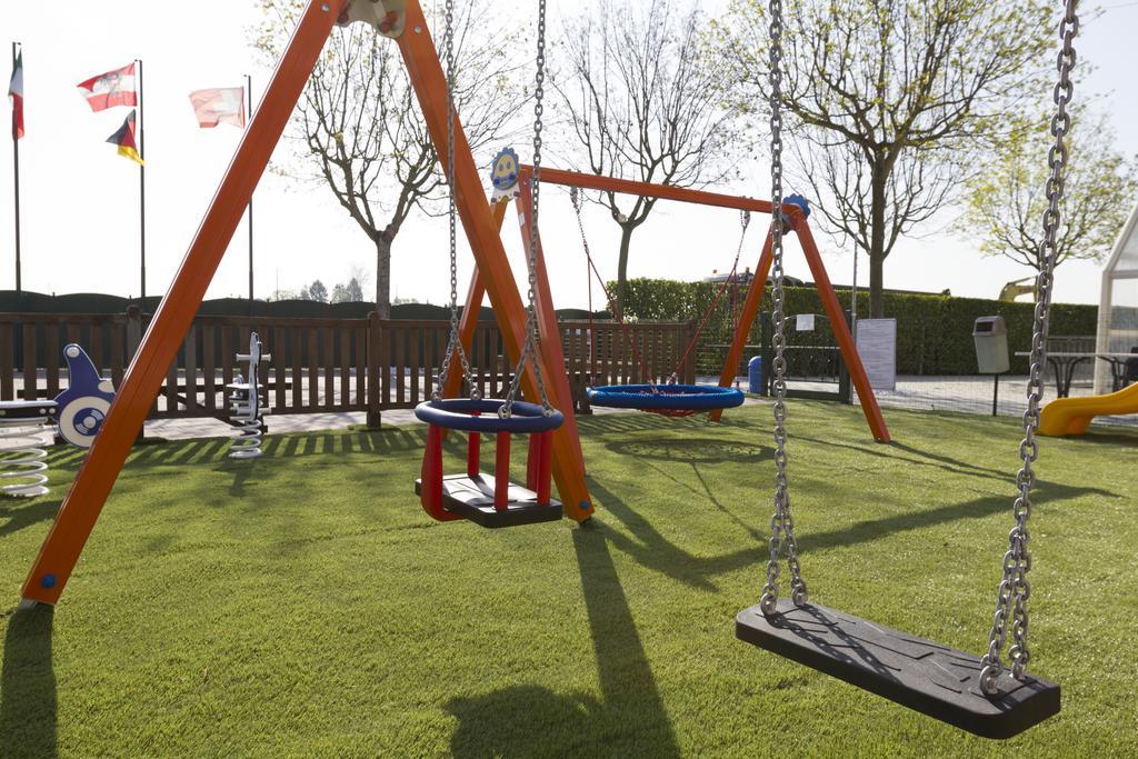 Camping Da Giovanni Peschiera del Garda Bagian luar foto