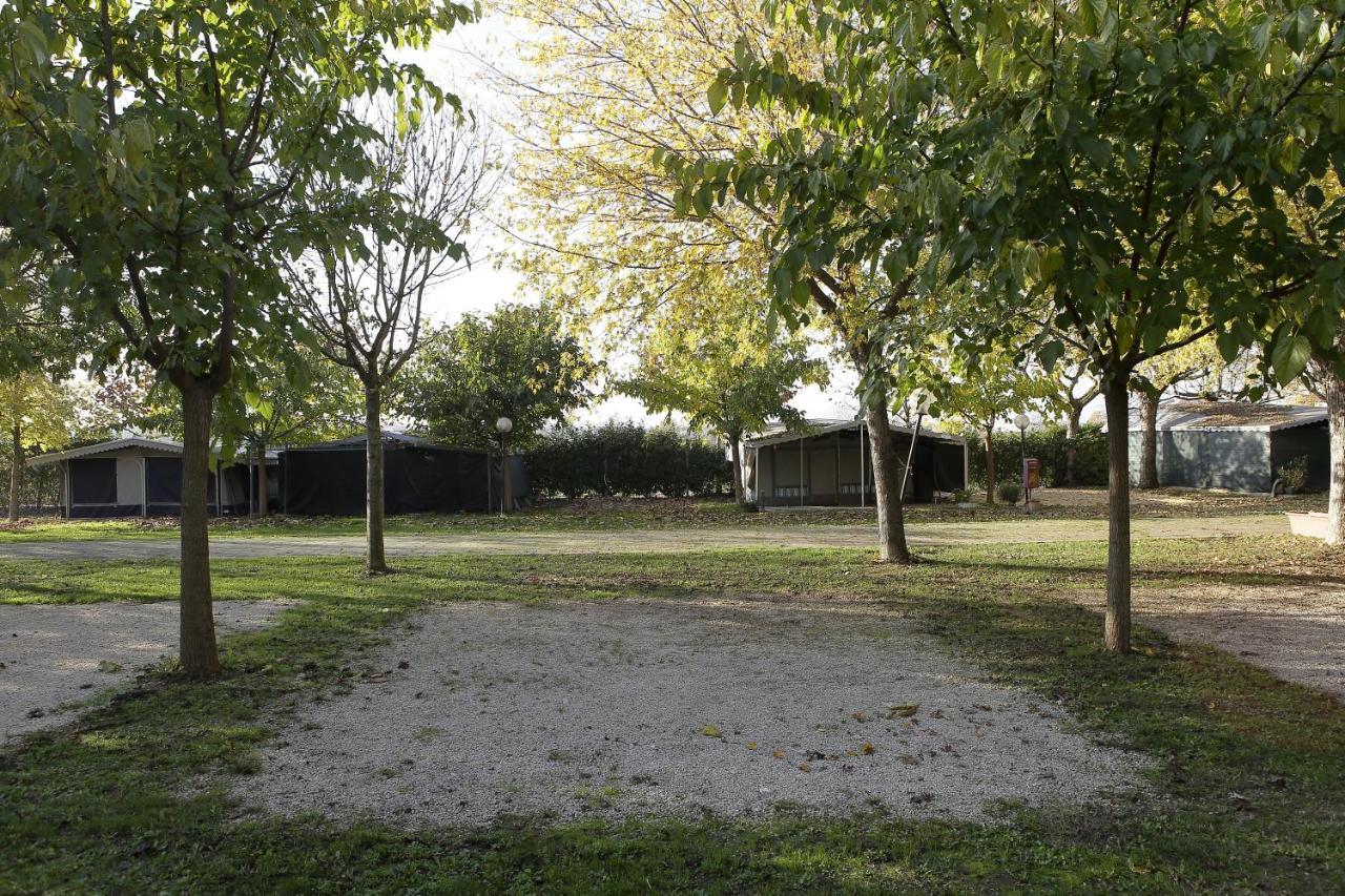 Camping Da Giovanni Peschiera del Garda Bagian luar foto
