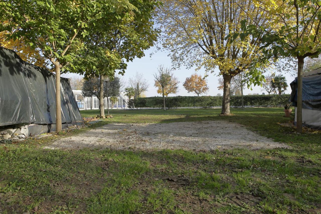 Camping Da Giovanni Peschiera del Garda Bagian luar foto